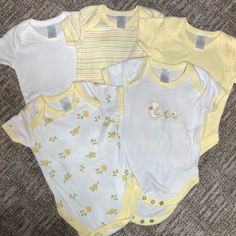 Set of 5 short sleeve onesies